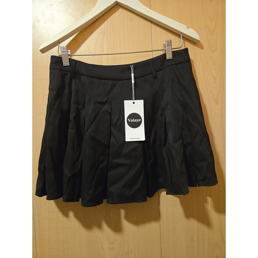 Adorable black pleated skirt‎
